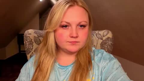 Snapshot of phatassblond chatting on May 5, 2026, 3:36 am PhatAssBlond online show from May 5, 2026, 3:36 am