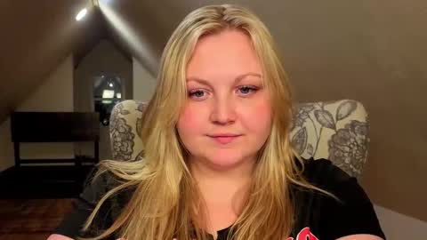 Snapshot of phatassblond chatting on May 7, 2026, 2:50 am PhatAssBlond online show from May 7, 2026, 2:50 am