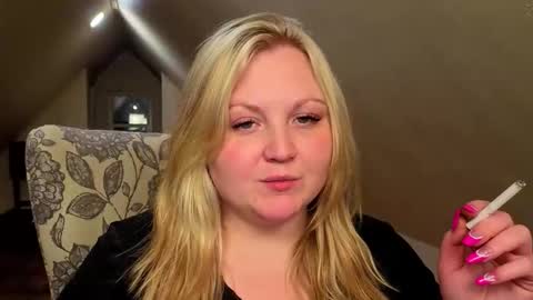 Snapshot of phatassblond chatting on May 9, 2026, 1:33 am PhatAssBlond online show from May 9, 2026, 1:33 am