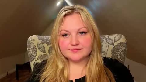 Snapshot of phatassblond chatting on May 12, 2026, 9:23 pm PhatAssBlond online show from May 12, 2026, 9:23 pm