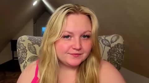Snapshot of phatassblond chatting on May 18, 2026, 10:37 pm PhatAssBlond online show from May 18, 2026, 10:37 pm