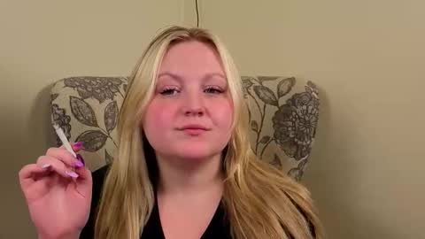 Snapshot of phatassblond chatting on May 28, 2026, 11:46 pm PhatAssBlond online show from May 28, 2026, 11:46 pm