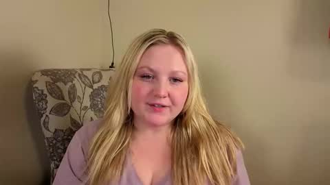 Snapshot of phatassblond chatting on May 29, 2026, 11:58 pm PhatAssBlond online show from May 29, 2026, 11:58 pm