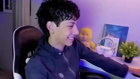 Phil.   INDEPENDENT MODEL online show from September 16, 2025, 5:30 am