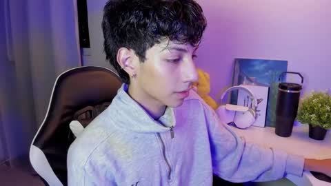 Phil.   INDEPENDENT MODEL online show from September 20, 2025, 11:50 pm