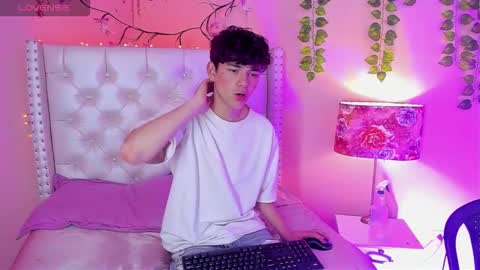 PHILLIP online show from March 18, 2026, 7:22 am