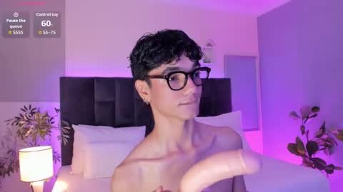 Phillip online show from November 16, 2025, 9:53 pm