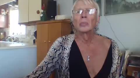 Snapshot of phillipa1023 chatting on November 20, 2025, 5:45 pm phillipa online show from November 20, 2025, 5:45 pm