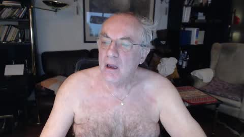 Snapshot of philoumis2 chatting on December 4, 2024, 11:57 pm Philippe online show from December 4, 2024, 11:57 pm