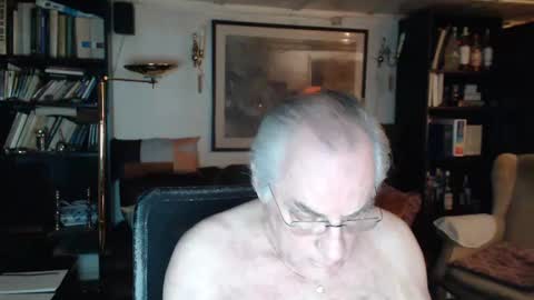 Snapshot of philoumis2 chatting on January 24, 2025, 12:42 am Philippe online show from January 24, 2025, 12:42 am