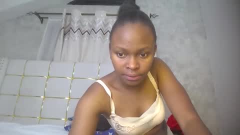 Snapshot of phoebe015 chatting on February 17, 2026, 7:09 pm phoebe online show from February 17, 2026, 7:09 pm