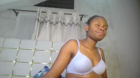 Snapshot of phoebe015 chatting on February 23, 2026, 7:11 pm phoebe online show from February 23, 2026, 7:11 pm