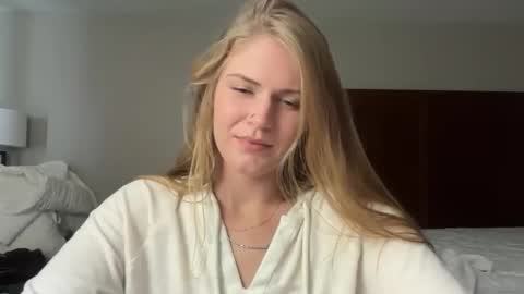 Snapshot of phoenixbabie21 chatting on December 17, 2025, 6:14 pm phoenixbabie21 online show from December 17, 2025, 6:14 pm