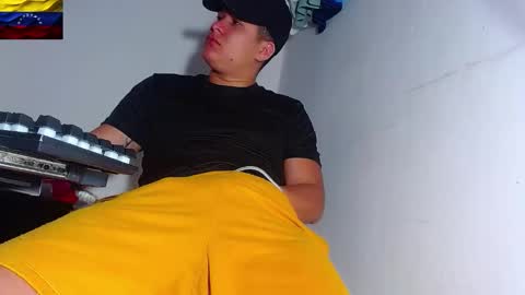 Snapshot of phoenixgnz08 chatting on January 7, 2026, 12:40 pm AdnierGnz online show from January 7, 2026, 12:40 pm