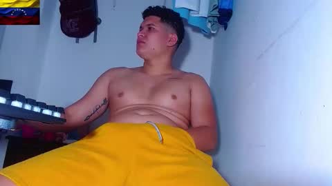 Snapshot of phoenixgnz08 chatting on January 15, 2026, 2:10 pm AdnierGnz online show from January 15, 2026, 2:10 pm