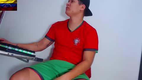 Snapshot of phoenixgnz08 chatting on March 9, 2026, 12:31 pm AdnierGnz online show from March 9, 2026, 12:31 pm