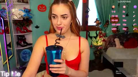 Snapshot of phoenixlunar chatting on October 22, 2025, 7:08 am Selena online show from October 22, 2025, 7:08 am