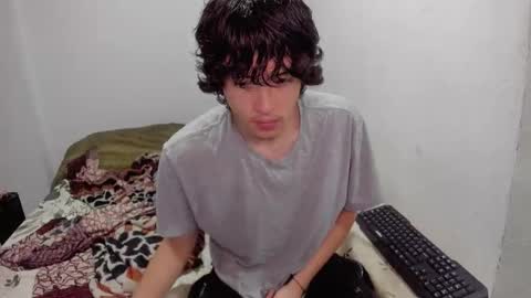 picaszomilos350 online show from November 10, 2025, 10:03 am