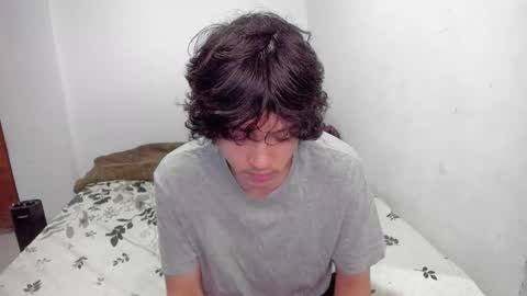 picaszomilos350 online show from November 12, 2025, 11:10 am