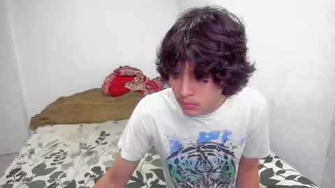 picaszomilos350 online show from November 24, 2025, 11:21 am