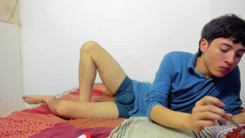 picaszomilos350 online show from April 8, 2026, 6:46 am