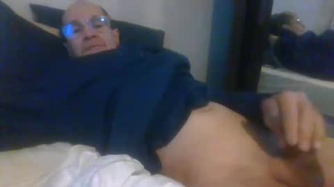 Snapshot of pichoun71 chatting on December 27, 2024, 8:24 am pichoun71 online show from December 27, 2024, 8:24 am