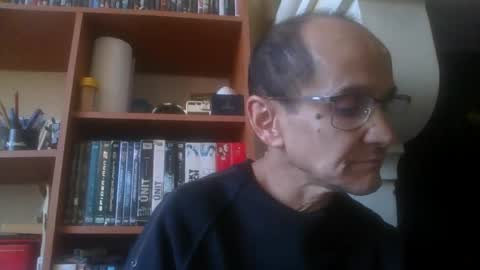 Snapshot of pichoun71 chatting on January 19, 2025, 1:44 pm pichoun71 online show from January 19, 2025, 1:44 pm