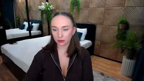 Emelie online show from October 16, 2025, 5:03 pm