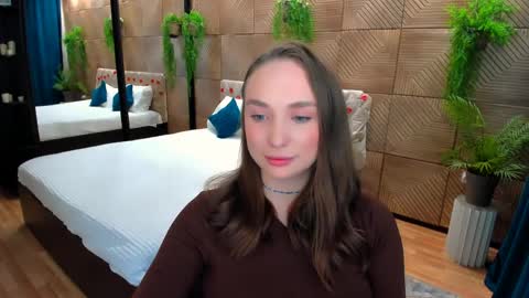 Emelie online show from April 1, 2026, 4:26 pm