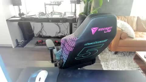 Snapshot of pierrefitch chatting on March 5, 2025, 1:21 am Pierre Fitch online show from March 5, 2025, 1:21 am