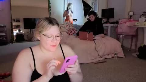 Piggy Rose online show from April 4, 2026, 3:05 am