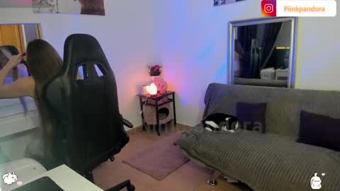 Snapshot of piinkpandora chatting on April 5, 2026, 8:17 pm PiinkPandora online show from April 5, 2026, 8:17 pm