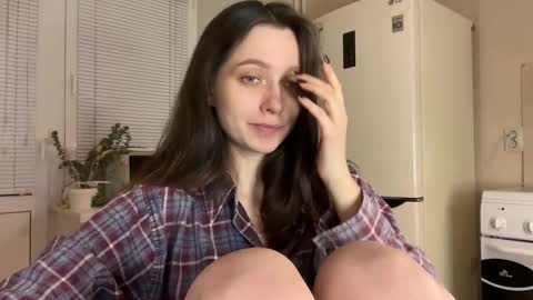 Trisha     online show from December 15, 2025, 6:12 pm