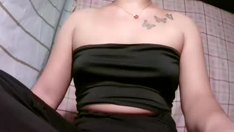 Snapshot of pinay_janella10 chatting on October 16, 2025, 2:18 pm pinay_janella10 online show from October 16, 2025, 2:18 pm