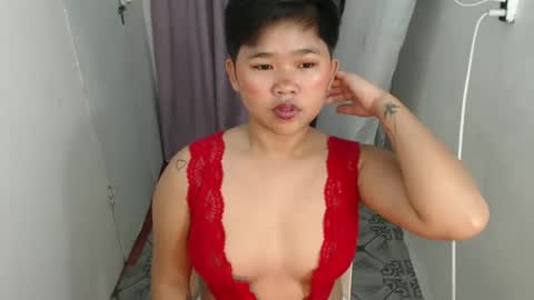 Snapshot of pinayprincesslyn chatting on March 9, 2025, 4:05 am Lyn the Lesbian online show from March 9, 2025, 4:05 am