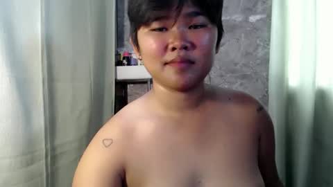 Snapshot of pinayprincesslyn chatting on May 29, 2026, 4:32 am Lyn the Lesbian online show from May 29, 2026, 4:32 am