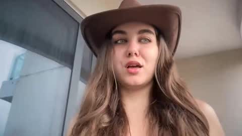 Snapshot of pingsonnenburg chatting on December 16, 2025, 2:16 am Susie online show from December 16, 2025, 2:16 am