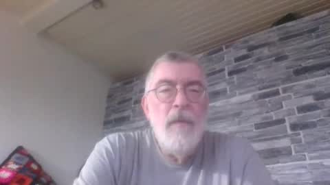 Snapshot of pinholder chatting on October 13, 2025, 6:35 am Michael online show from October 13, 2025, 6:35 am