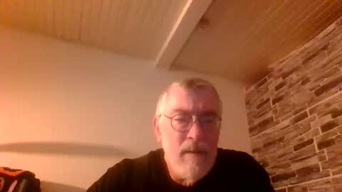 Snapshot of pinholder chatting on October 31, 2025, 11:28 pm Michael online show from October 31, 2025, 11:28 pm