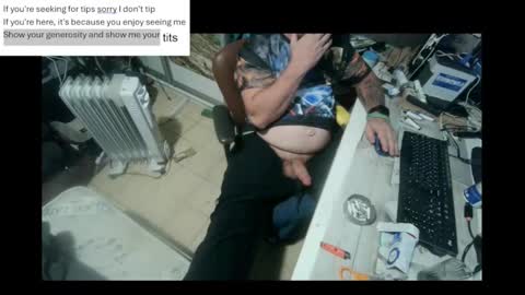 Snapshot of pini_z chatting on January 5, 2025, 4:27 pm pini_z online show from January 5, 2025, 4:27 pm