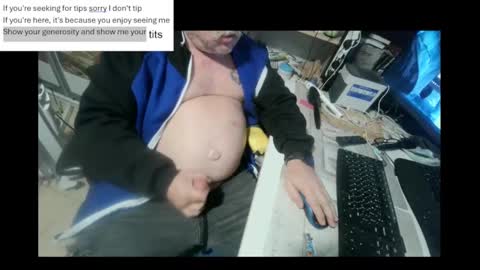 Snapshot of pini_z chatting on January 8, 2025, 8:50 pm pini_z online show from January 8, 2025, 8:50 pm