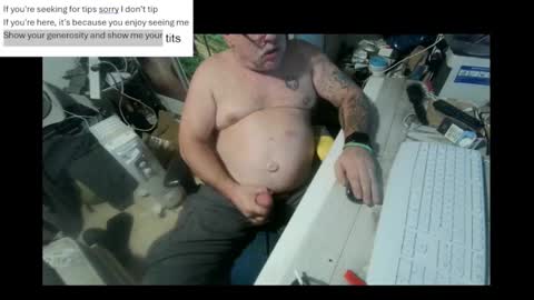 Snapshot of pini_z chatting on January 21, 2025, 8:21 pm pini_z online show from January 21, 2025, 8:21 pm