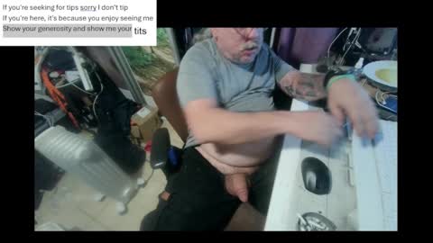 Snapshot of pini_z chatting on February 28, 2025, 7:46 pm pini_z online show from February 28, 2025, 7:46 pm