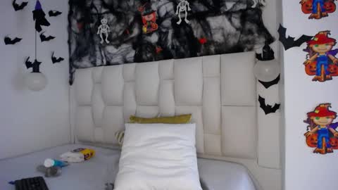 tiffany online show from October 27, 2025, 10:25 pm