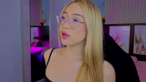 pink_as online show from September 16, 2025, 10:00 pm