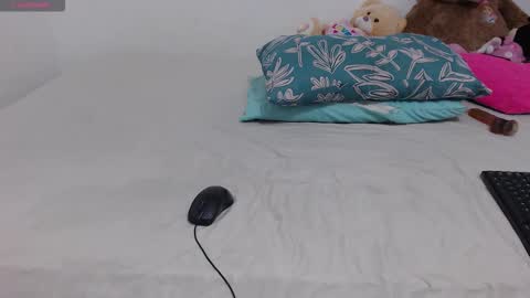 pink_love_25 online show from December 21, 2025, 5:14 am