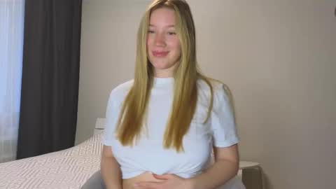 Snapshot of pink_rosee_ chatting on September 28, 2025, 3:23 am online show from September 28, 2025, 3:23 am