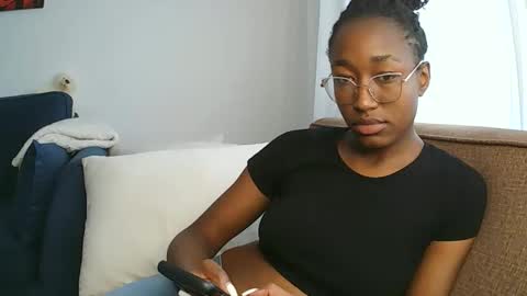 Snapshot of pinkaura_ chatting on January 13, 2026, 9:25 am PinkyAura online show from January 13, 2026, 9:25 am