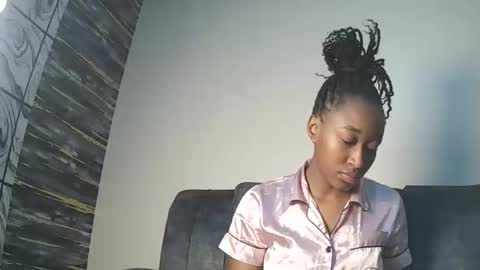 Snapshot of pinkaura_ chatting on February 11, 2026, 9:14 am PinkyAura online show from February 11, 2026, 9:14 am