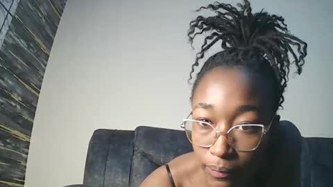 Snapshot of pinkaura_ chatting on February 12, 2026, 12:22 pm PinkyAura online show from February 12, 2026, 12:22 pm